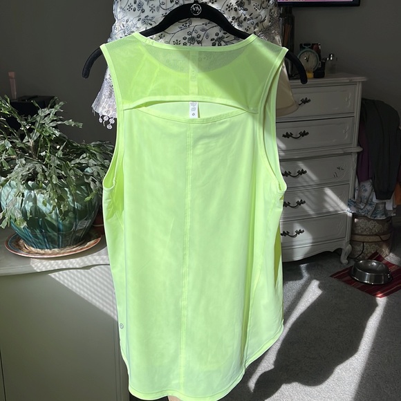 NWOT Lululemon-Athletica Sculp Tank with Vent - Picture 5 of 8